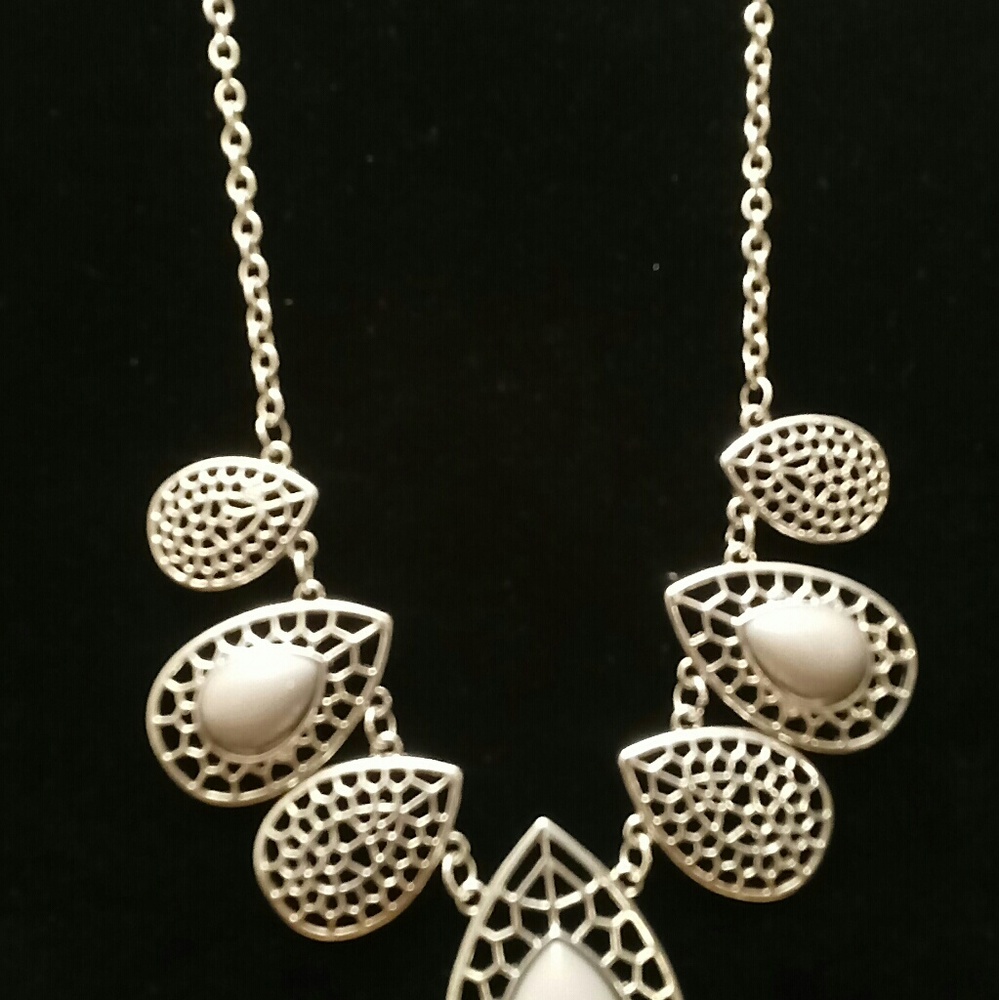 Necklaces - Picture 4 of 8